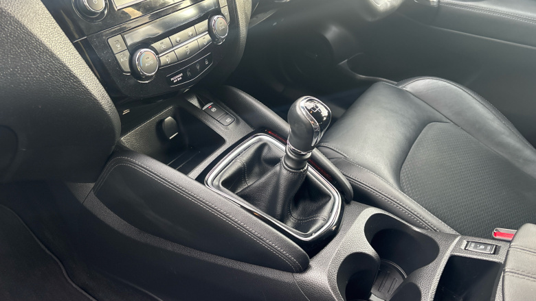 Nissan Qashqai 1.3 DiG-T Tekna 5dr Petrol Hatchback